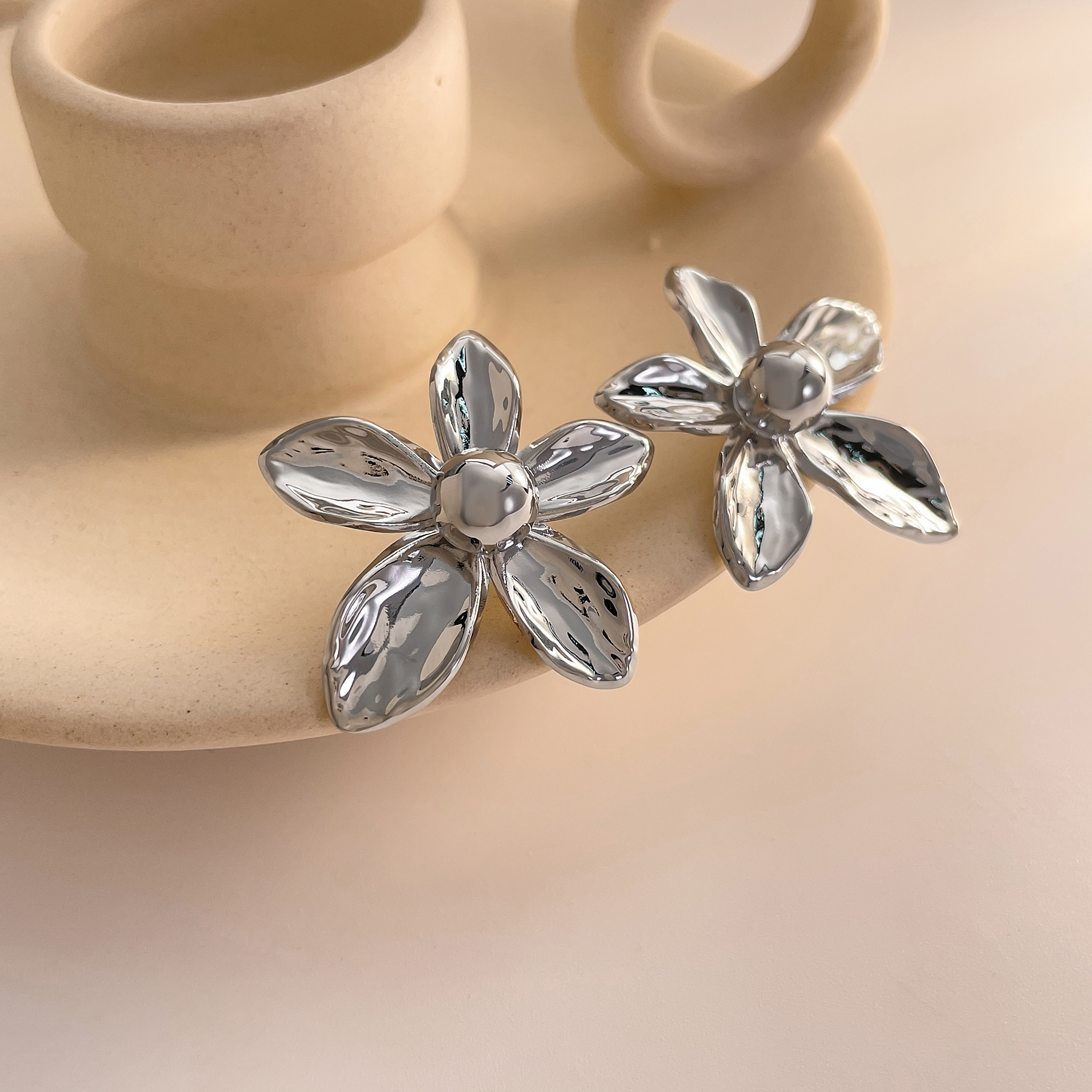 饰品/耳饰/耳环/珍珠耳环/烧焊锆石耳环白底实物图