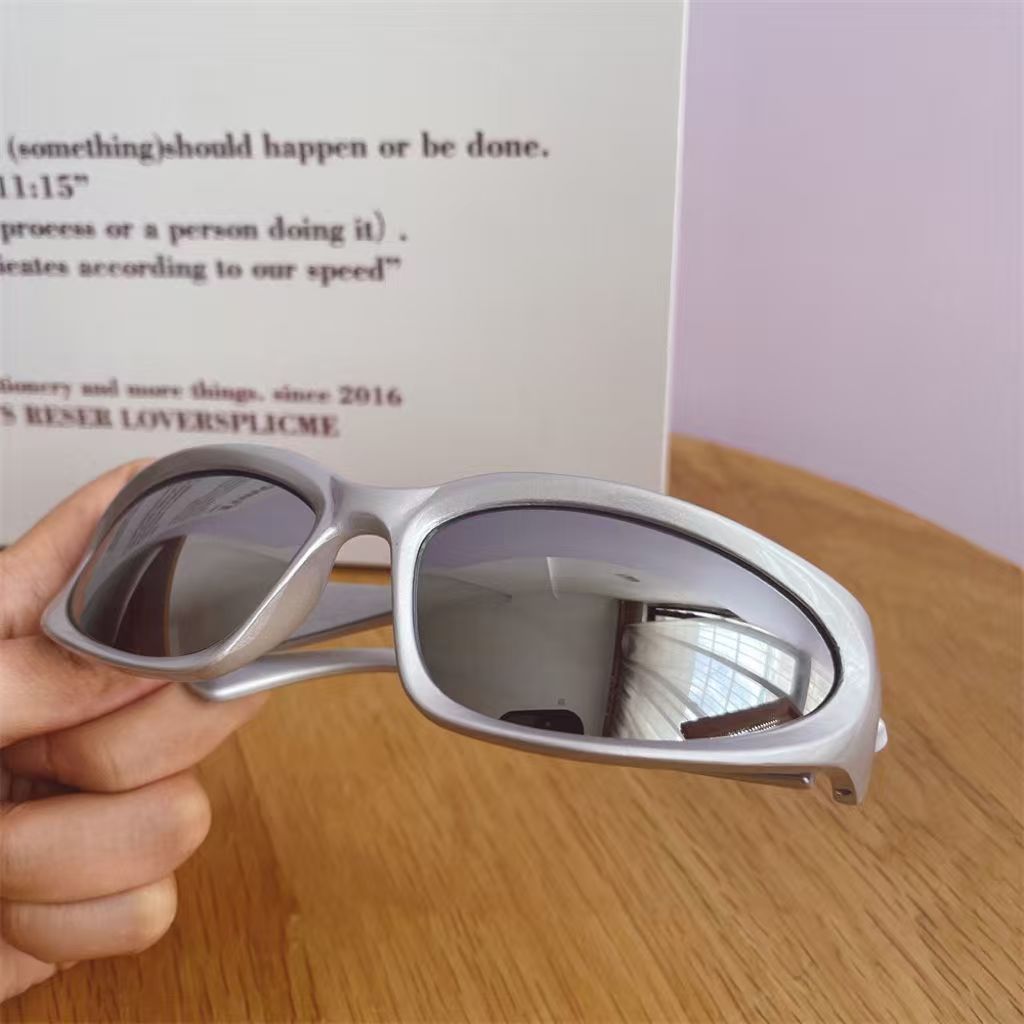 Children's sunglasses, UV-protective sunglasses for boys and girls, millennium, futuristic, tech-savvy, punk glasses, sun protection and shade glasses