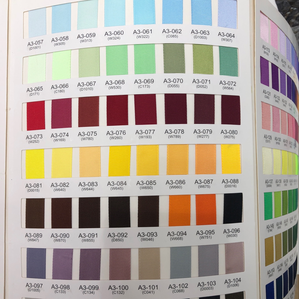 亿彩织带 厂家罗纹带厂家直销 服装织带松紧带 可定制 样品色卡