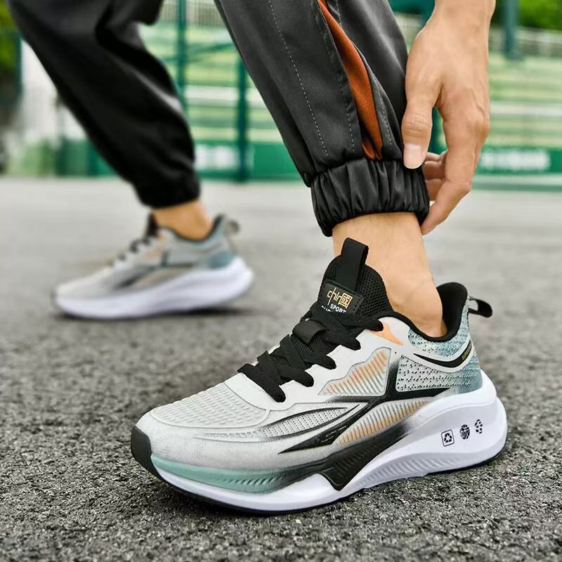 New fashionable and trendy men's running shoes for spring and summer, breathable, lightweight and versatile men's shoes for teenagers and students, for export full figure