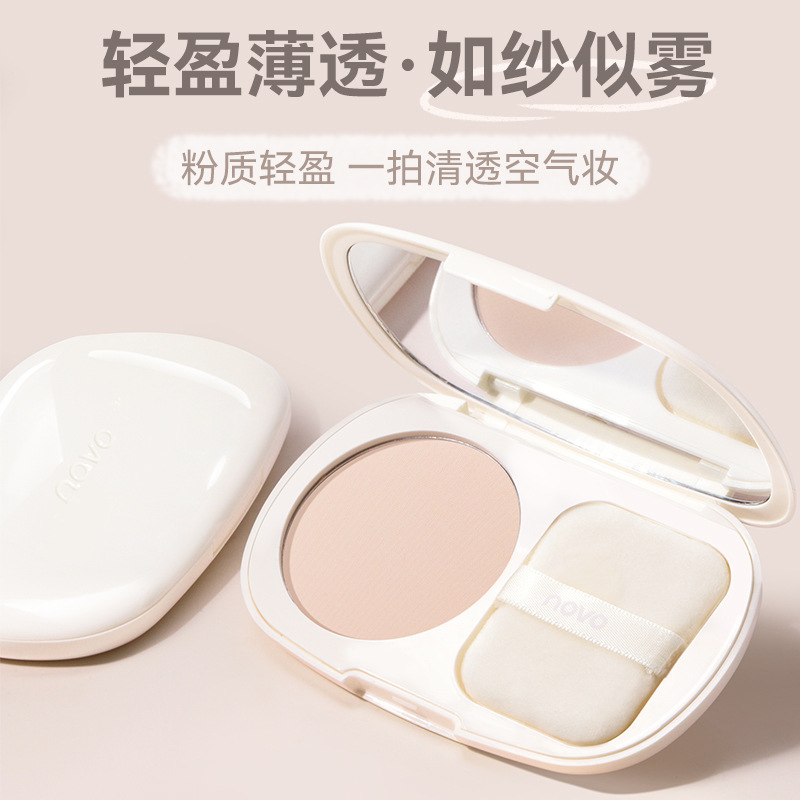 NOVO's transparent chiffon prime powder compact has a fine, light and clear texture that doesn't stick. It fits well, is smooth and radiant when applied full figure