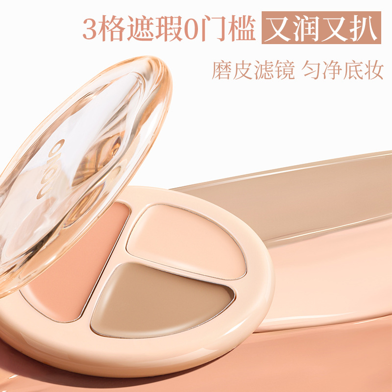 novo's Clear and flawless three-color concealer palette effectively covers spots, facial acne marks, pimples, dark circles, and lightens and brightens the eyes full figure