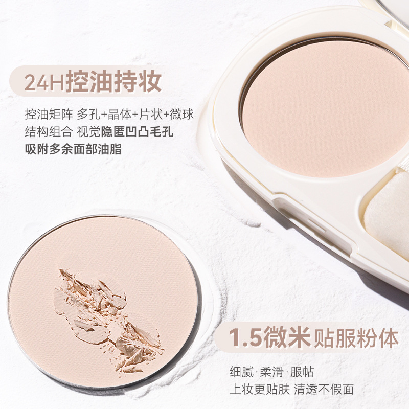 NOVO's transparent chiffon prime powder compact has a fine, light and clear texture that doesn't stick. It fits well, is smooth and radiant when applied details Picture