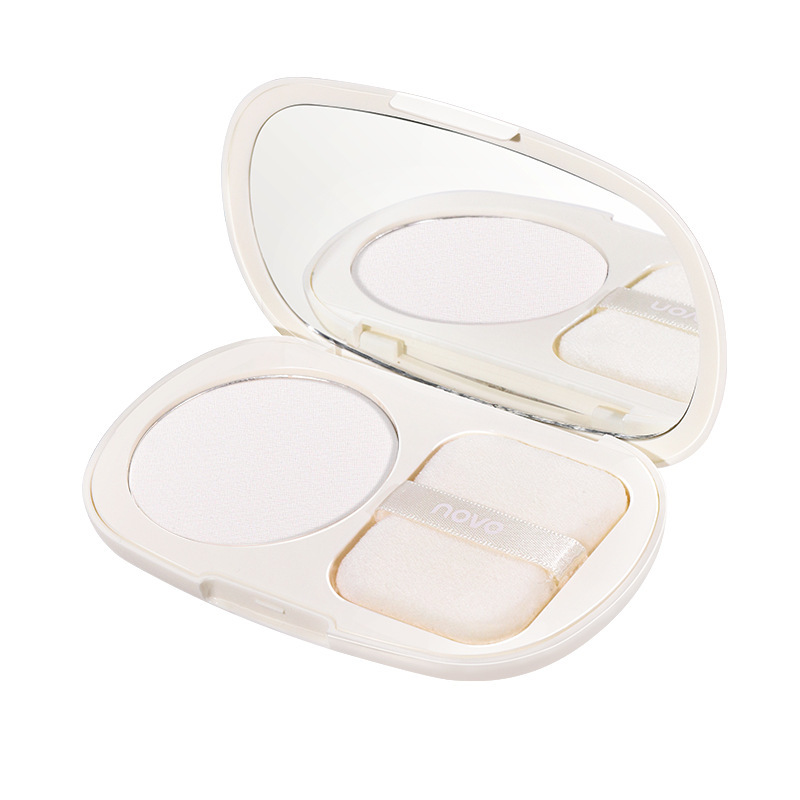 NOVO's transparent chiffon prime powder compact has a fine, light and clear texture that doesn't stick. It fits well, is smooth and radiant when applied Item Picture