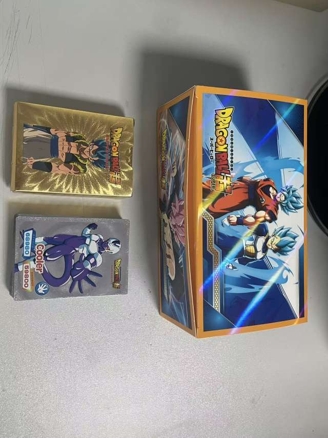 لعبة أطفال في بطاقات كرة القدم