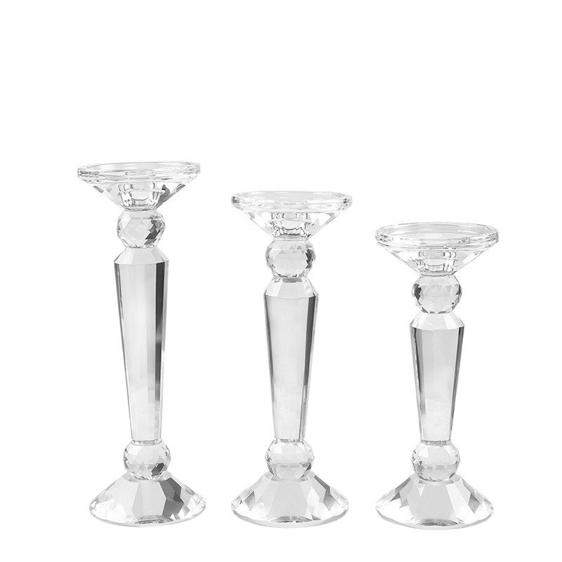 European-style simple crystal glass candlestick, transparent romantic wedding props, table decoration, candlestick, glass fruit plate, glass vase, solid wood fruit box, glass fruit plate with base, ironwork tray Application Scenario