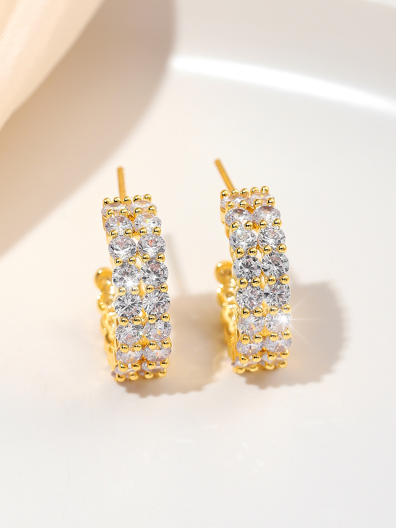 Xuhui brand exquisite and light luxury copper plated with real gold and set with zircon 925 silver needle C-shaped design fashionable stud earrings Item Picture