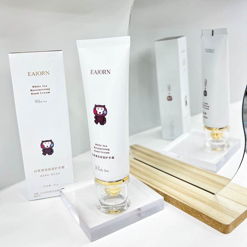 卢小希白茶手霜