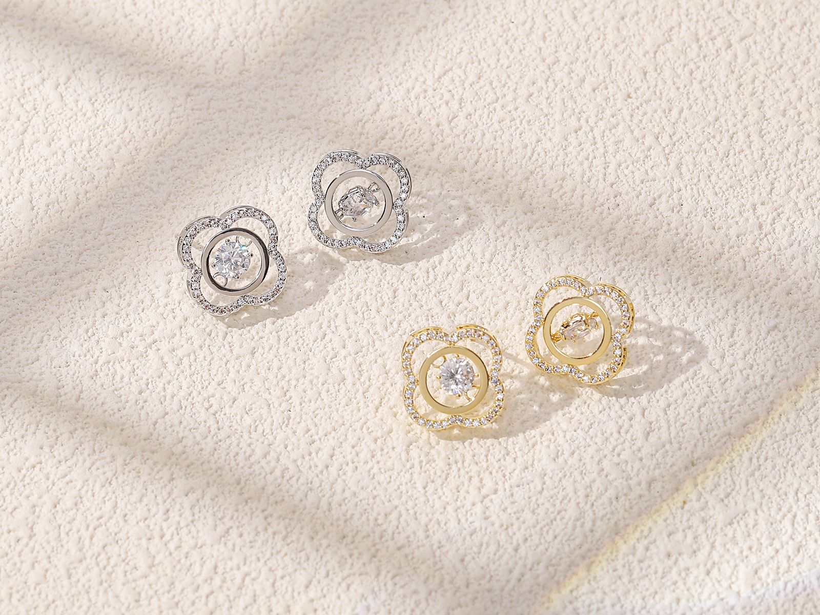 Xuhui brand exquisite and light luxury copper plated with real gold and zircon 925 silver needle four-leaf clover luxurious design fashionable stud earrings Item Picture