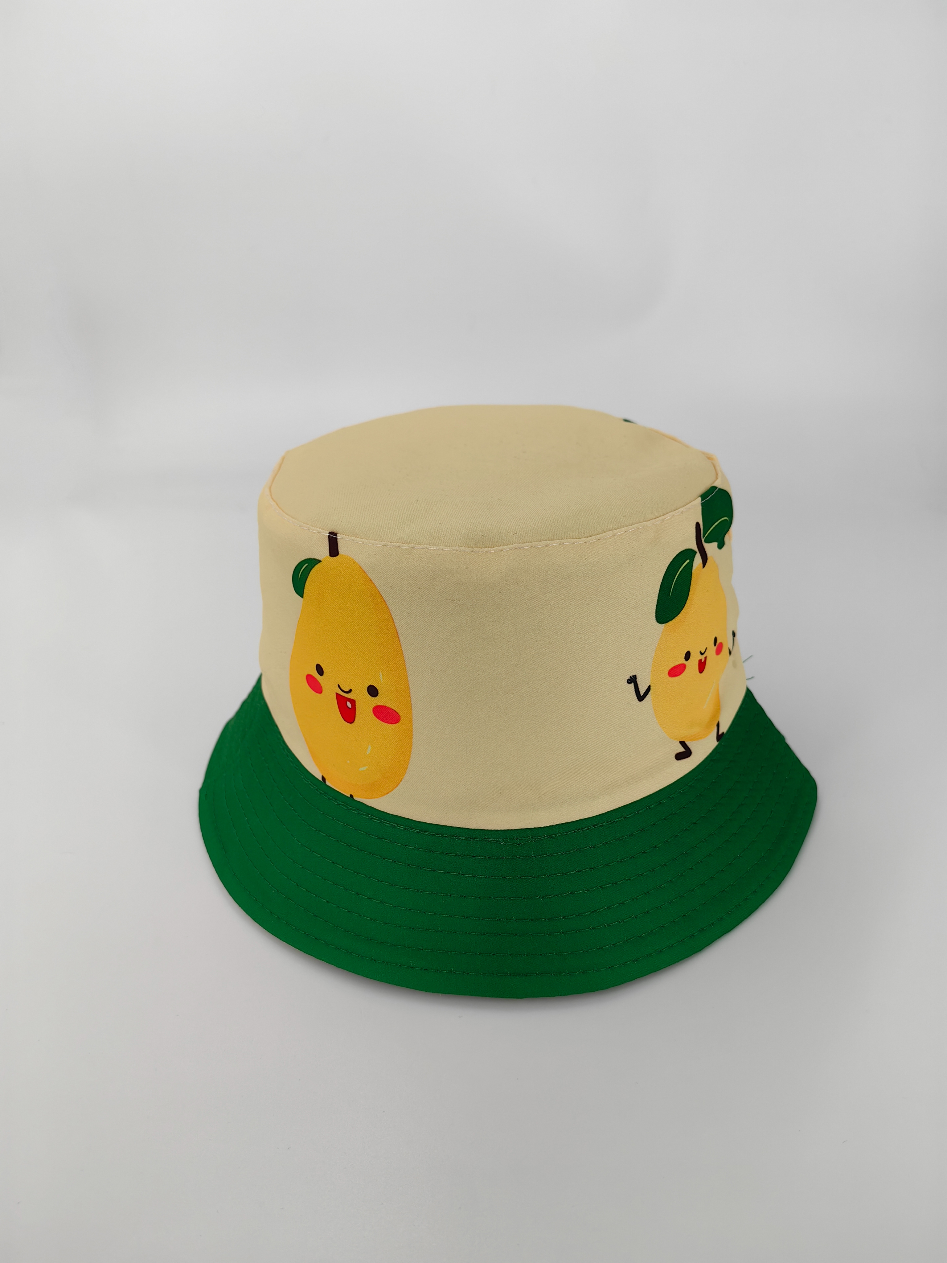 Spring and summer new color-blocked fruit pear figure double-sided wearing fisherman's hat, cute cartoon, versatile, outdoor sunshade and sun protection, foldable for easy carrying, unisply-style, both pier circumference 54CM fisherman's hat Application Scenario