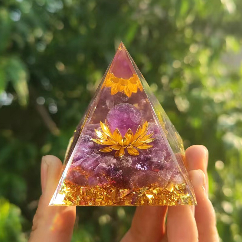 Cross-border foreign trade best-selling crystal balls, pyramid crystal crushed stone resin, home desktop handcrafted ornaments