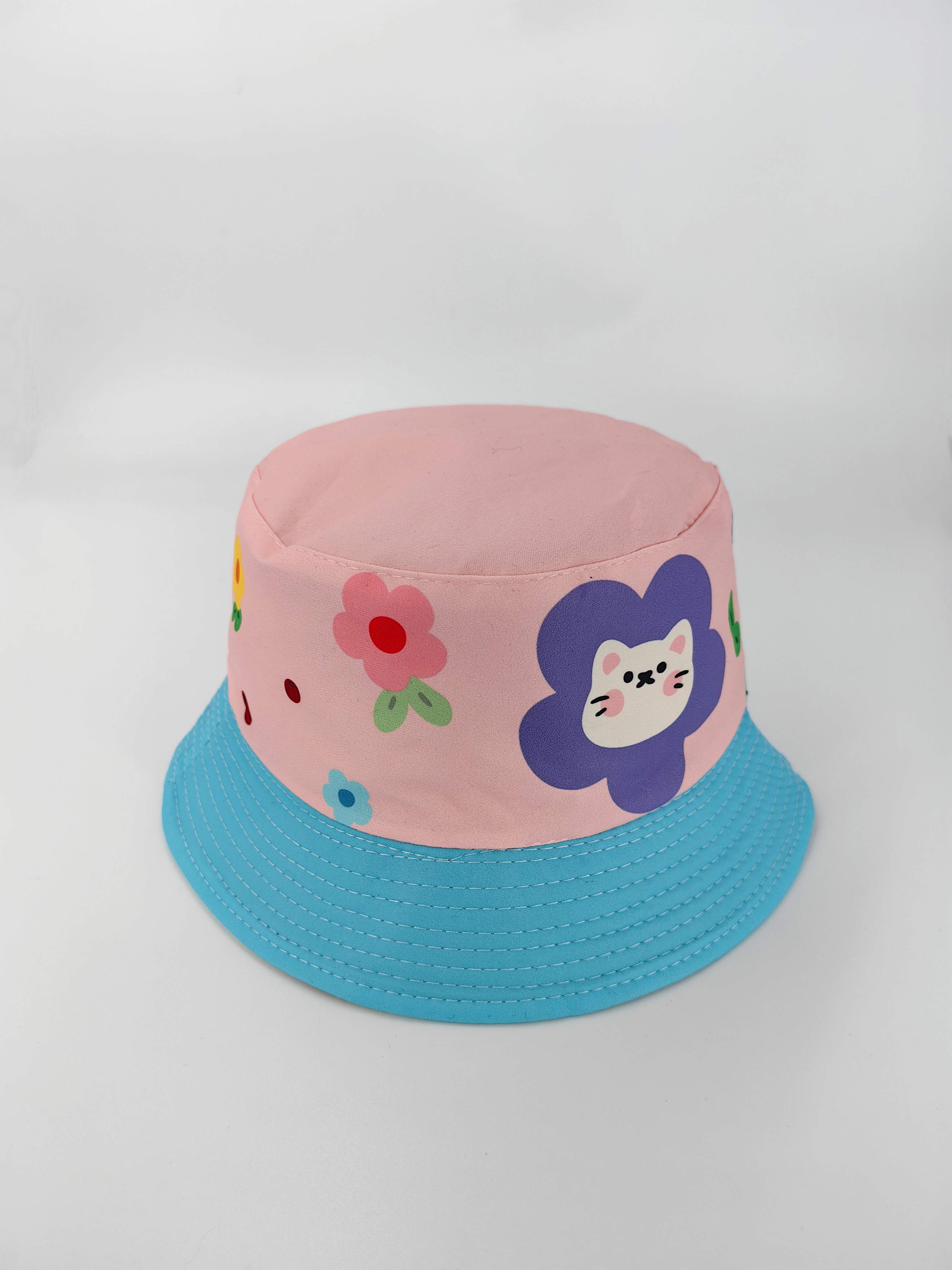 New spring and summer style little cat double-sided fisherman's hat, cute cartoon, versatile, outdoor sunshade and sun protection, foldable for easy carrying, unisplendable, pier circumference 54CM fisherman's hat Application Scenario
