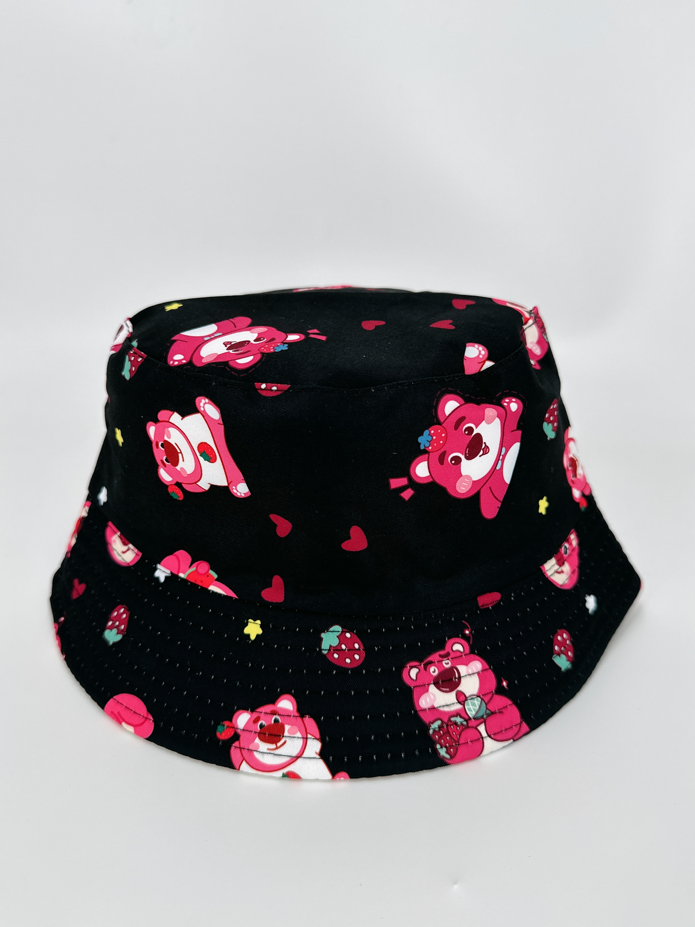 The new strawberry Bear double-sided fisherman's hat for spring and summer is cute, cartoon and versatile. It can be folded for outdoor sun protection and easy to carry. It is suitable for both men and women, with a dock circumference of 54CM Application Scenario