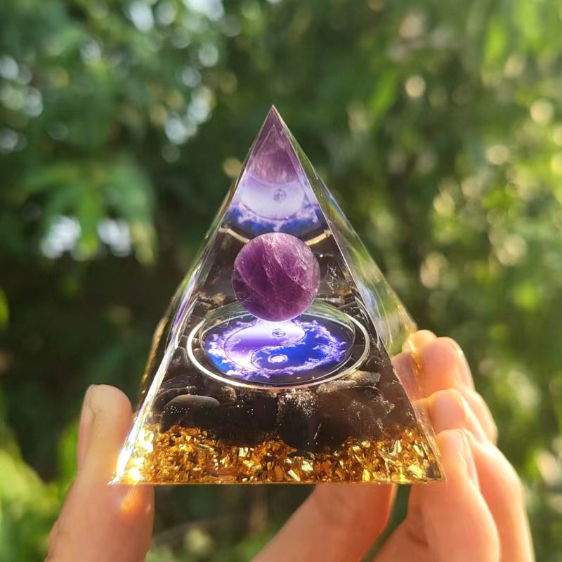 Cross-border foreign trade best-selling crystal balls, pyramid crystal crushed stone resin, home desktop handcrafted ornaments details Picture