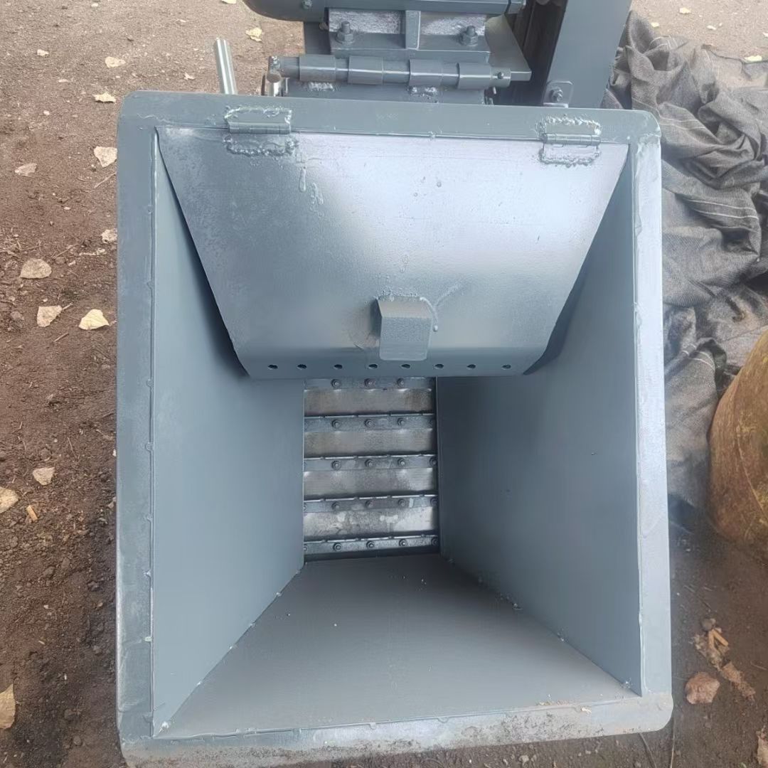 建筑垃圾粉碎制沙机锤头式破碎机拖拉机后传动多功能粉土机新履带抛撒粉土一体机拖拉机后悬挂式多功能64型粉土机详情图7