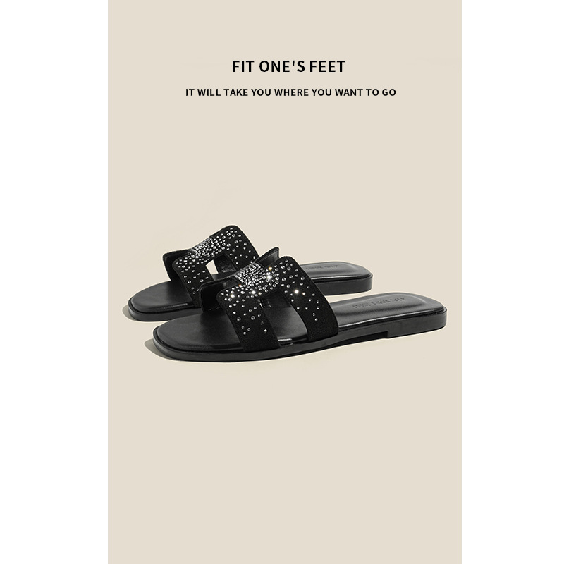 Summer 2025 genuine leather casual flat sandals, fashionable outerwear, classic beach-patterned diamond one-shoulder slippers Application Scenario