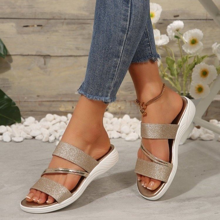 The new thick-soled sponge slope and fish-mouth beach slippers for women in 2025 are fashionable for summer outerwear Application Scenario