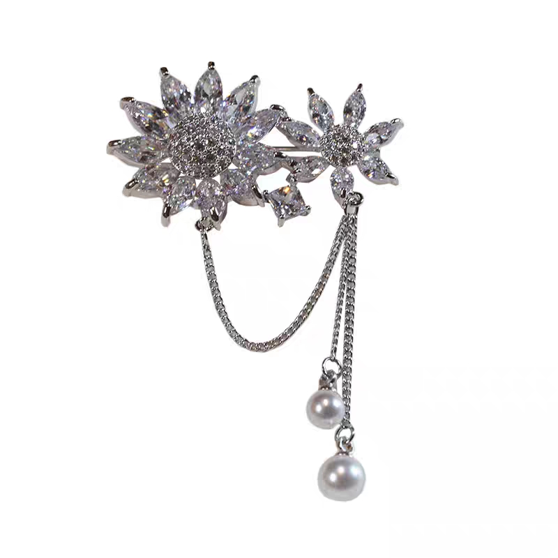 Fashionable and luxurious crystal tassel brooch, women's wrinkled chrysanthemum flower high-end brooch Specification image
