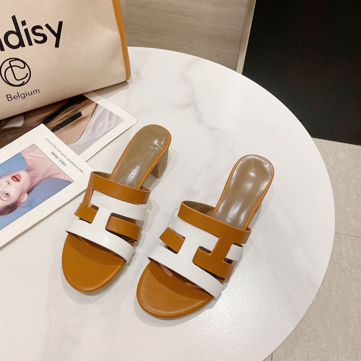 European Station 2021 New fashionable fairy style chunky-heeled flip-flops for casual and comfortable travel, one-shoulder flip-flops for women Specification drawing