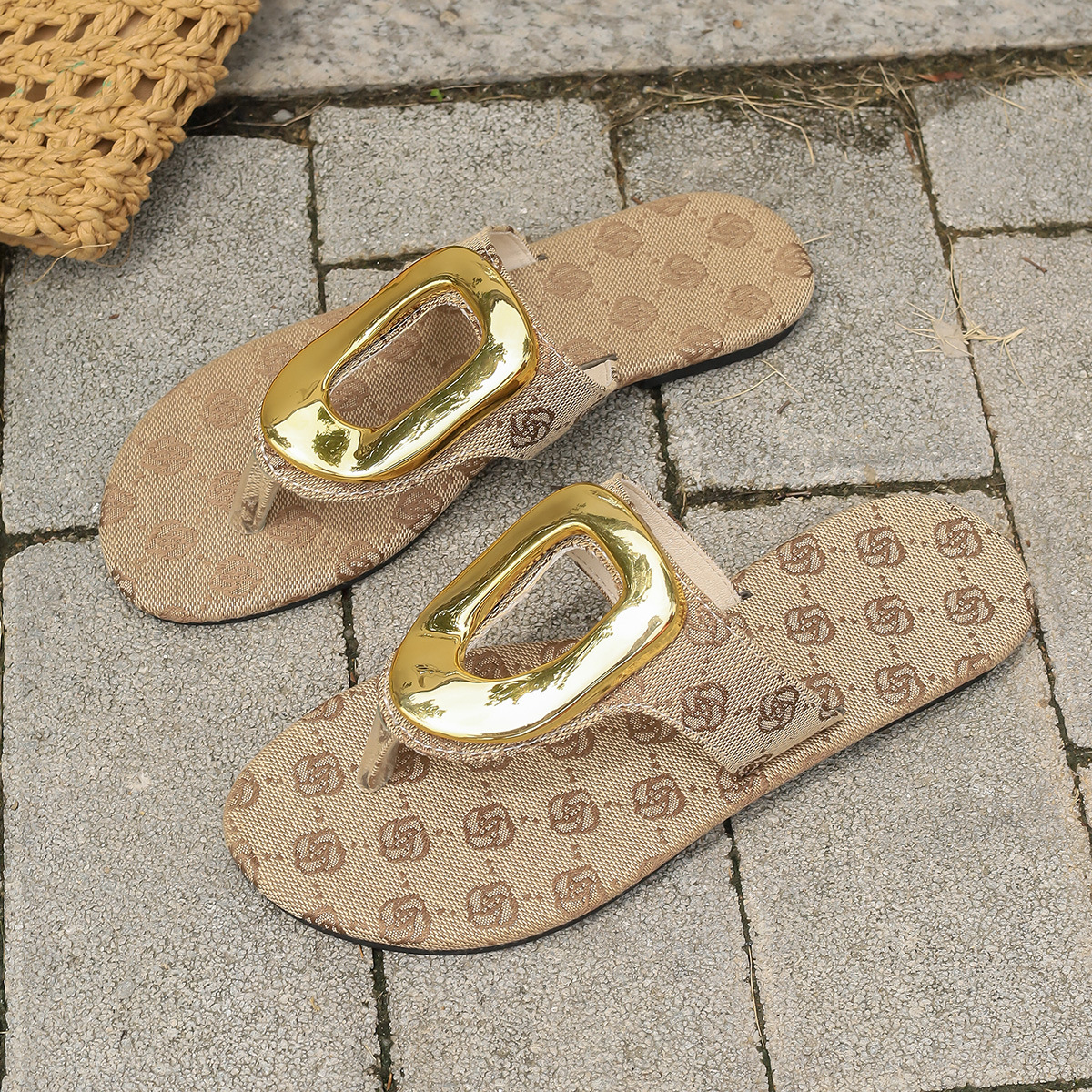 French niche metal square buckle flip-flops for women 2025, new summer casual round toe flip-flops for beach Application Scenario