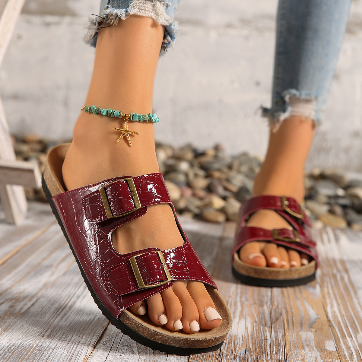 New flat-bottomed one-shoulder slippers for women's fashion in 2025, Amazon outdoor cooling slippers, size 43 Application Scenario