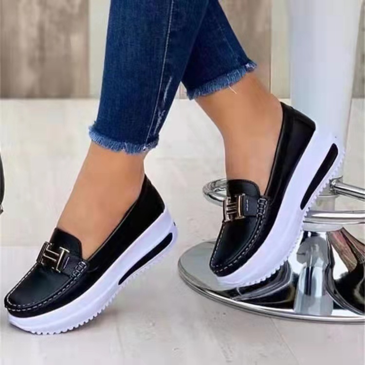 Large-sized women's shoes for foreign trade, casual soft-soled loafers, Korean student trend, one-step lazy shoes, bean shoes, large-sized Application Scenario