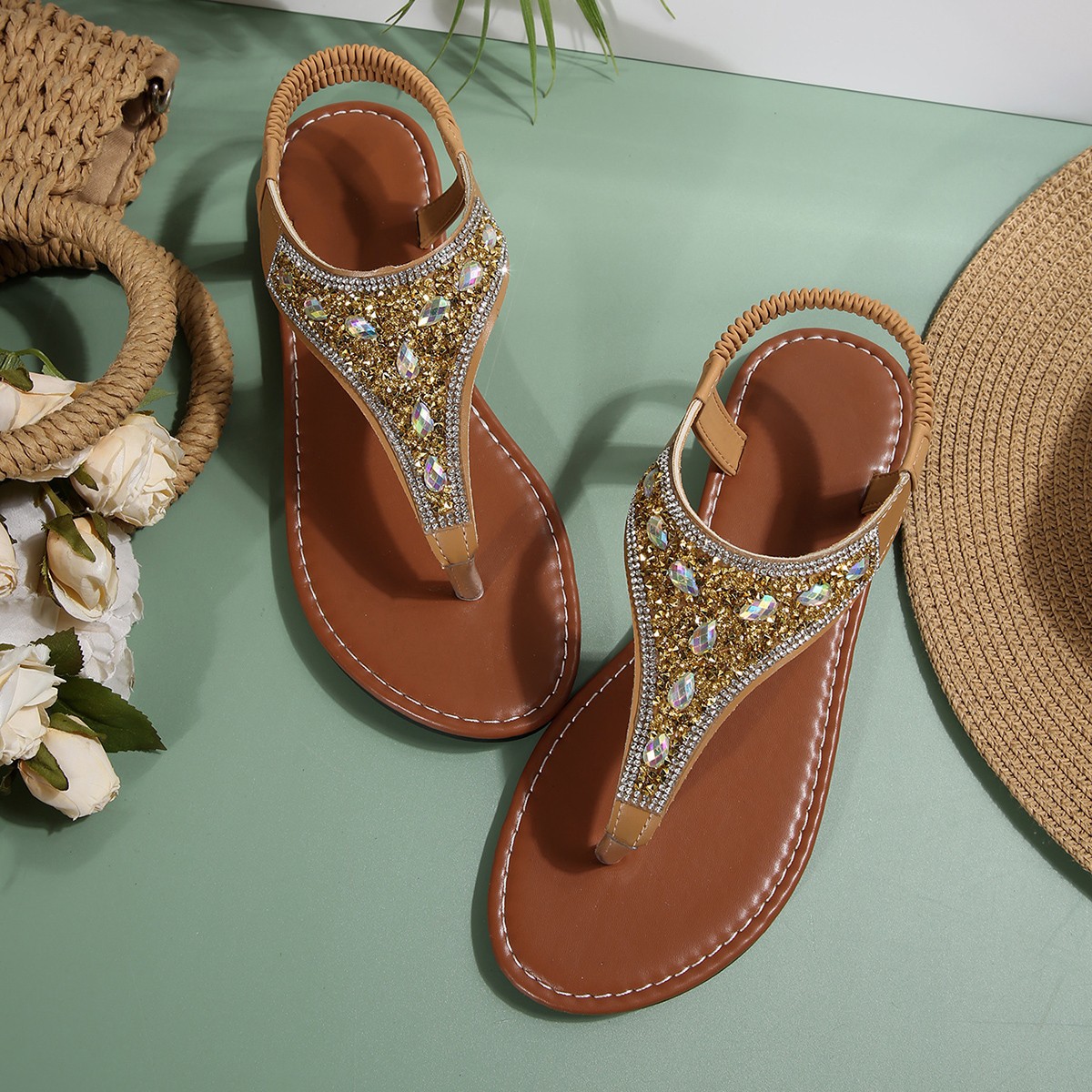 Cross-border 2025 Bohemian Ethnic style women's shoes, summer fashion beach flat sandals, beaded water diamond pinch shoes details Picture