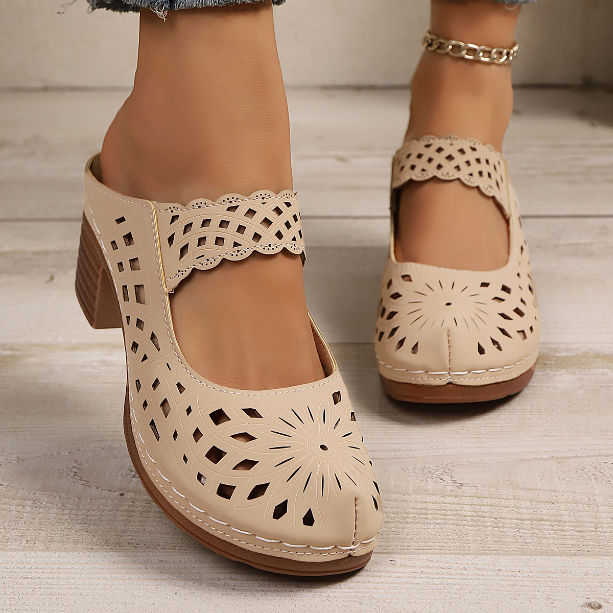 Baotou half-slipper women's outerwear 2025 Summer new soft leather mid-heel soft sole European and American style hollowed-out mom sandals for women full figure
