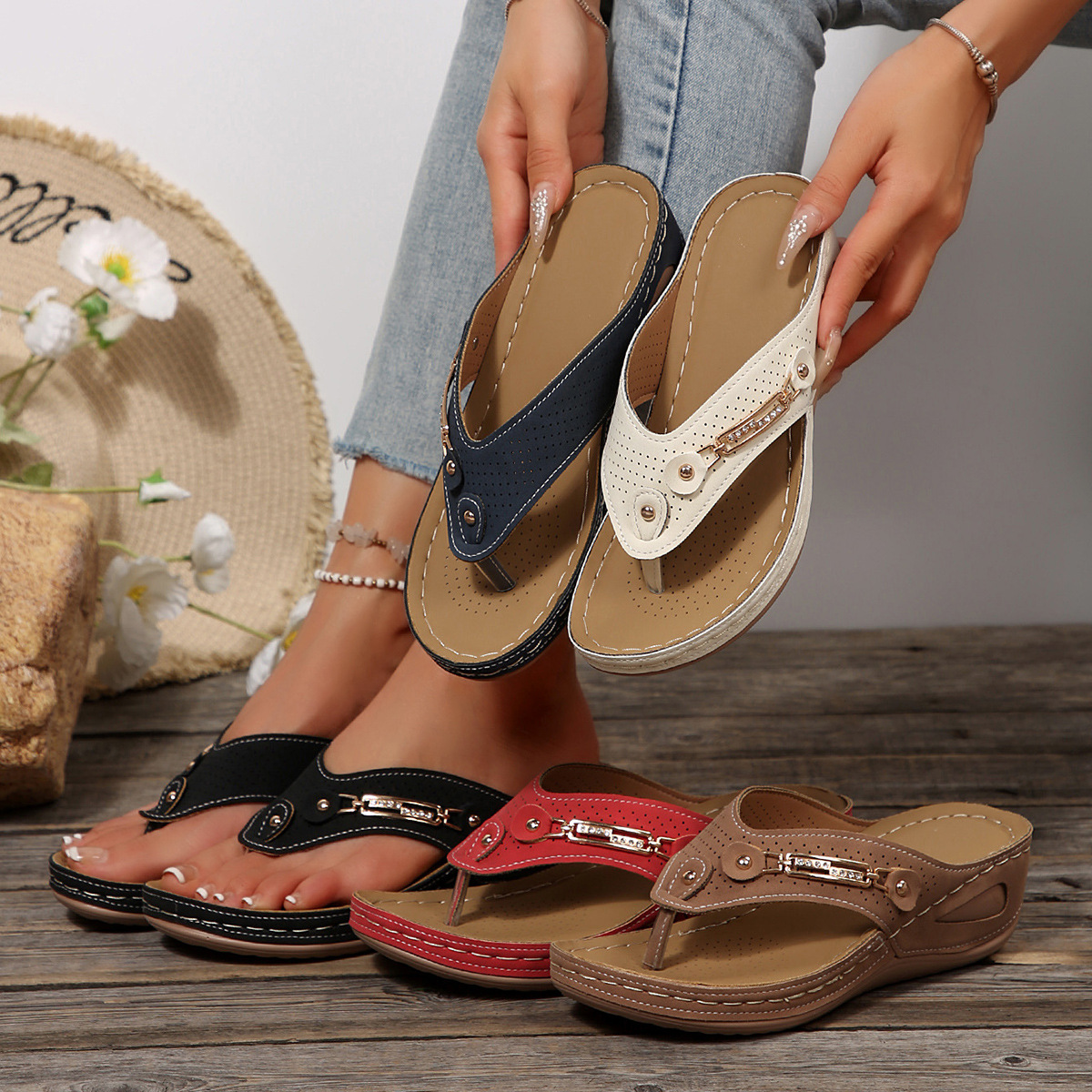 New cross-border large-sized women's thick-heeled flip-flops with a polyurethane sole, featuring a casual and comfortable European and American style. wish details Picture