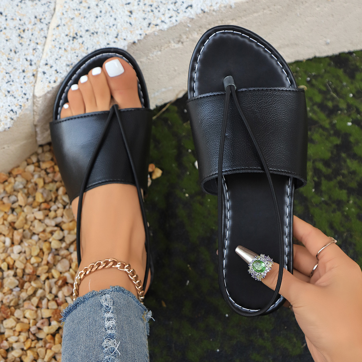 Flip-toe flat sandals 2025 Summer new collection, vacation beach sandals, cross-border large-sized simple flat women's shoes Application Scenario