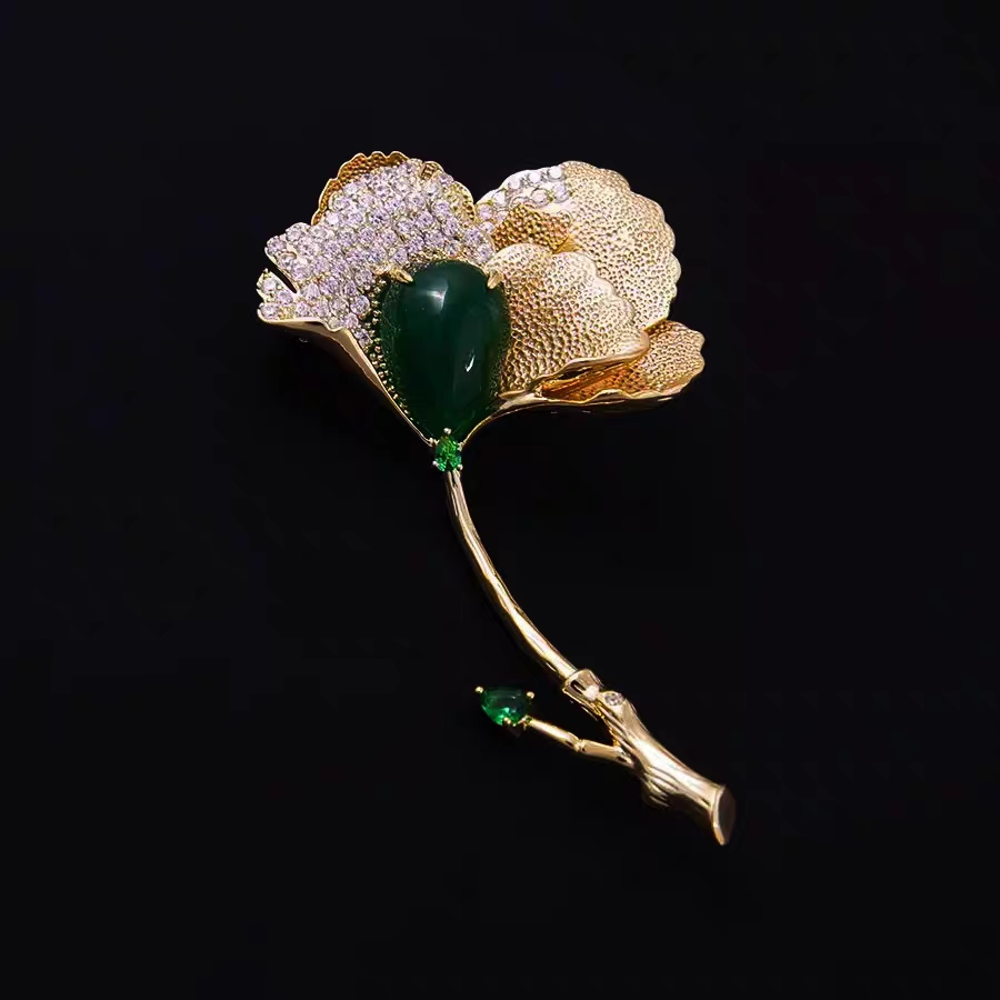 Chinese-style ginkgo leaf brooch, high-end women's design sense, niche cheongsam