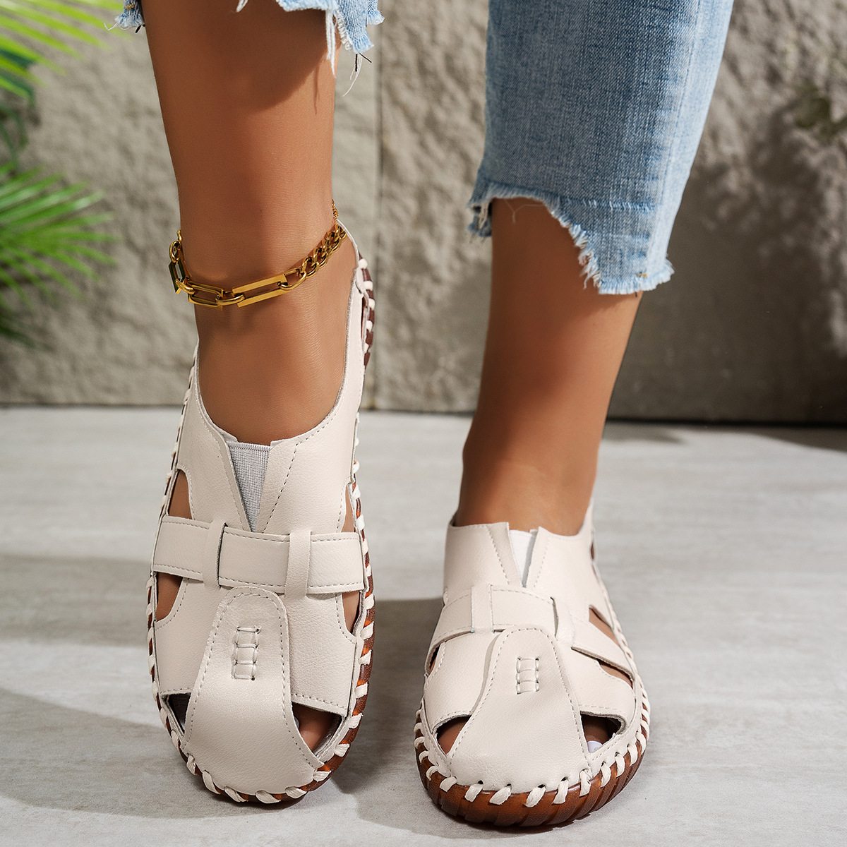 Cross-border large-sized hollowed-out hollowed-out sandals for women, a new type of flat sandals for women in European and American fashion in 2025 full figure