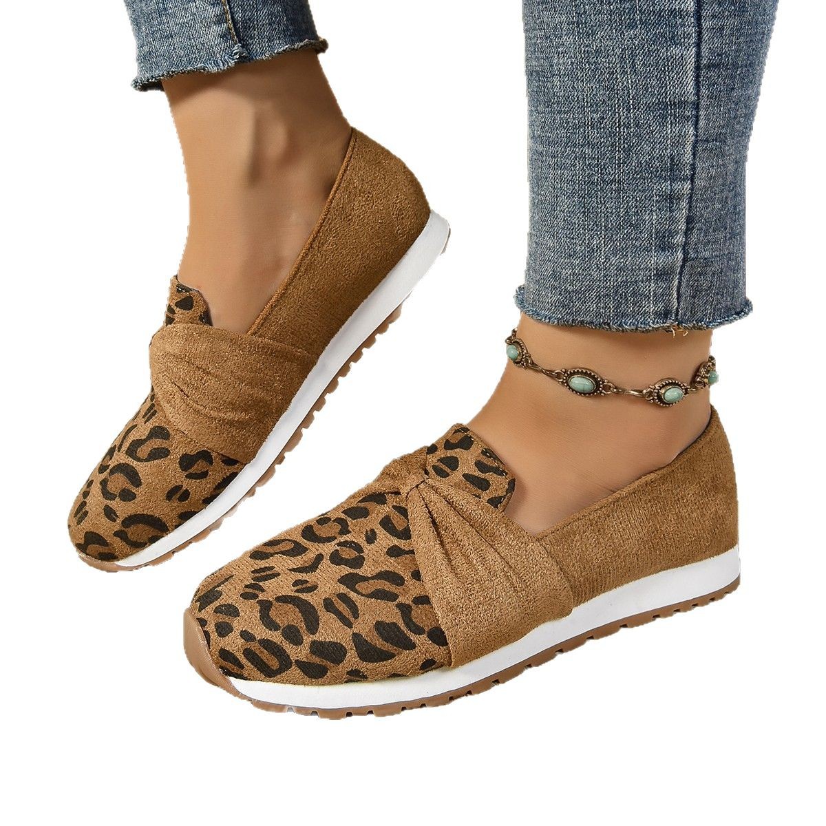 In 2025, we will be engaged in the long-term production of four-season women's shoes for export, including large-sized suede bean shoes, lazy shoes, British-style shoes and driving shoes Item Picture