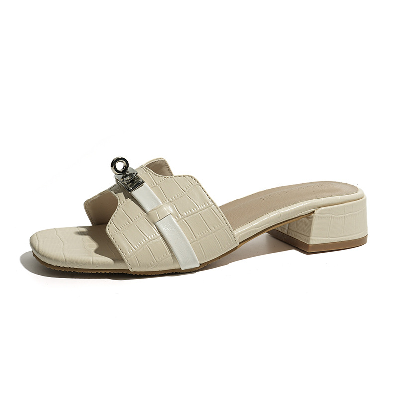 In the summer of 2025, women wear high-end French flip-flops with small gold buckles and crocodile patterns. These are chunky-heeled beach slippers Item Picture