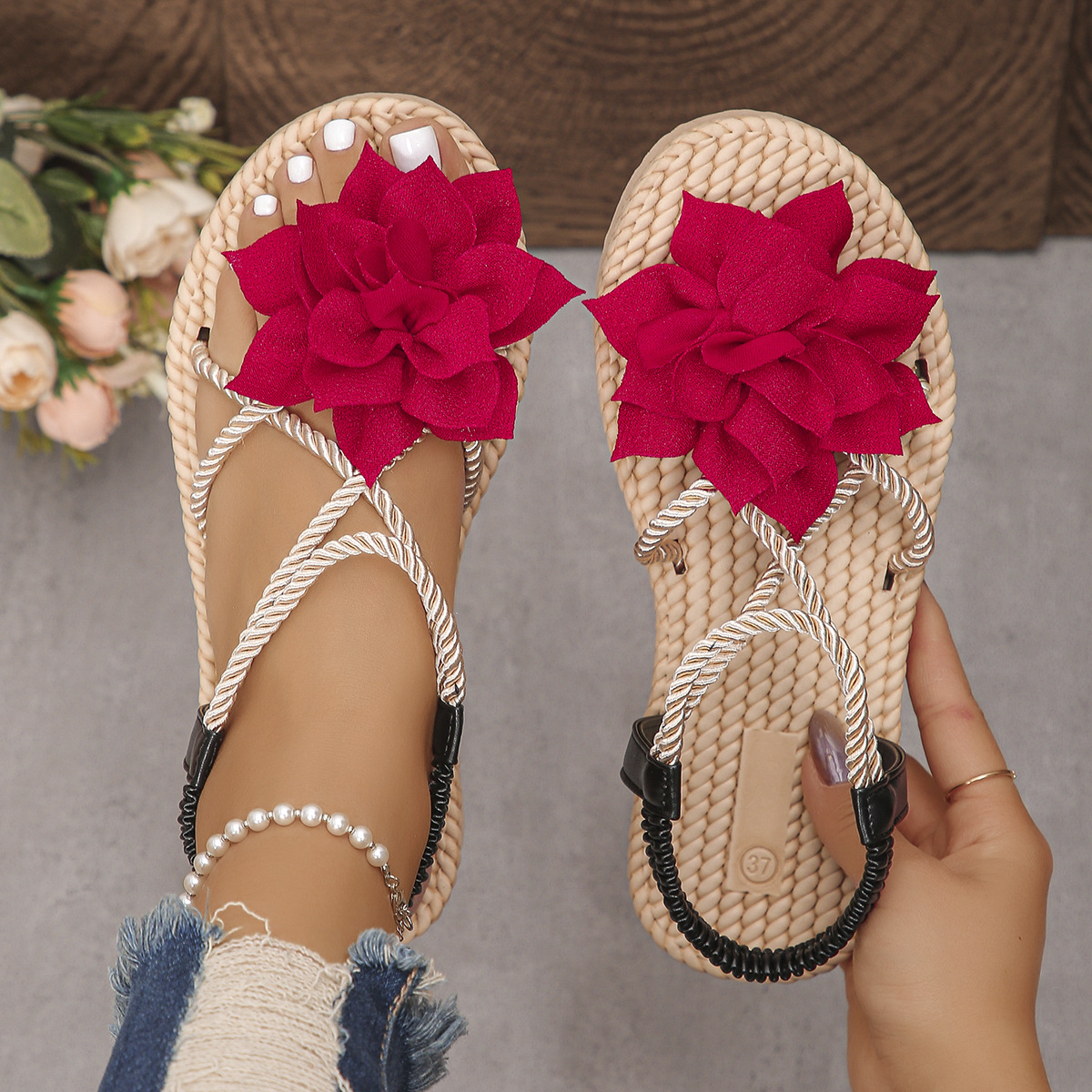 Wholesale of cross-border flower sandals for women's outerwear, ins summer new versatile flat toe flip-top beach sandals Application Scenario