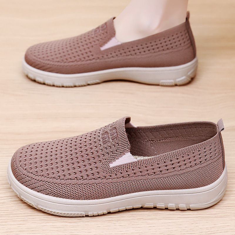 Soft-soled women's shoes that don't tiring the feet, casual mom shoes, old Beijing cloth shoes, breathable single shoes for middle-aged and elderly people to wear, flat shoes details Picture