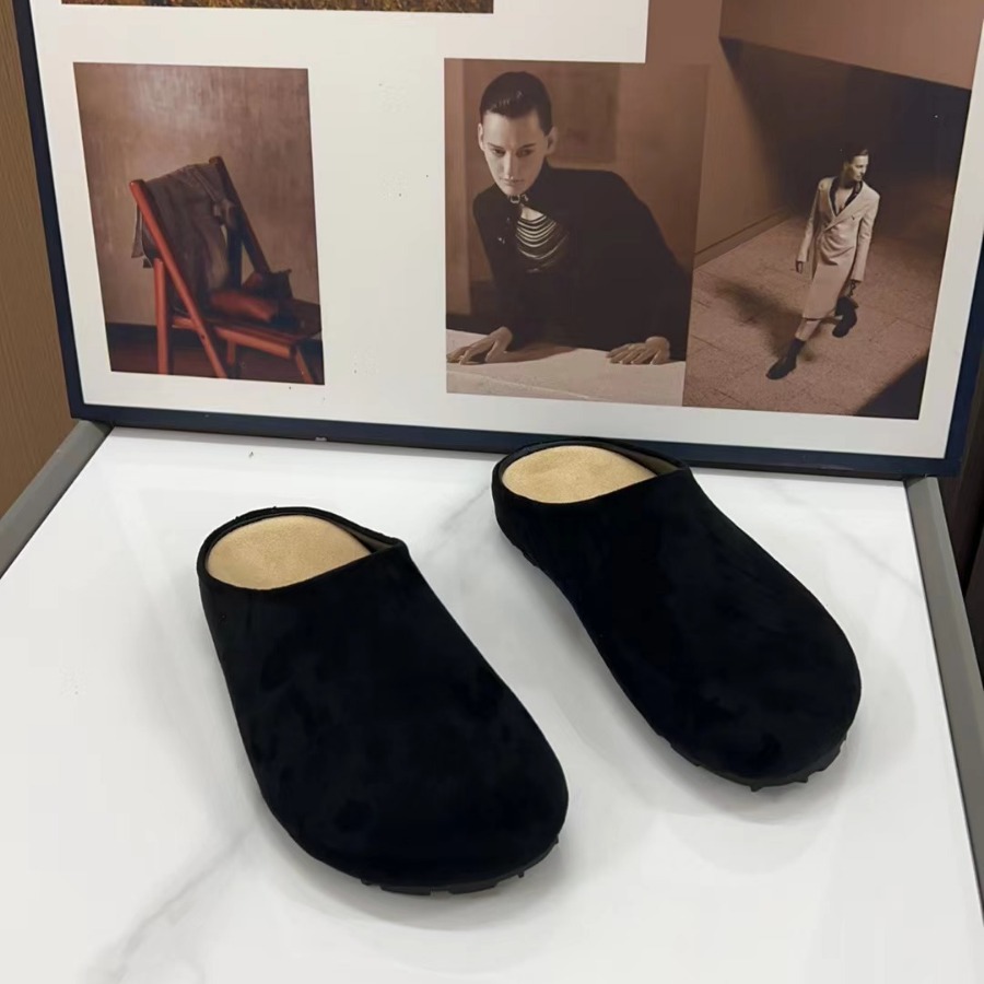 studiolee, the "Grape Mom", is a lazy person with a soft, suede row style. She wears thick-soled, big-headed Boken shoes for a long autumn details Picture