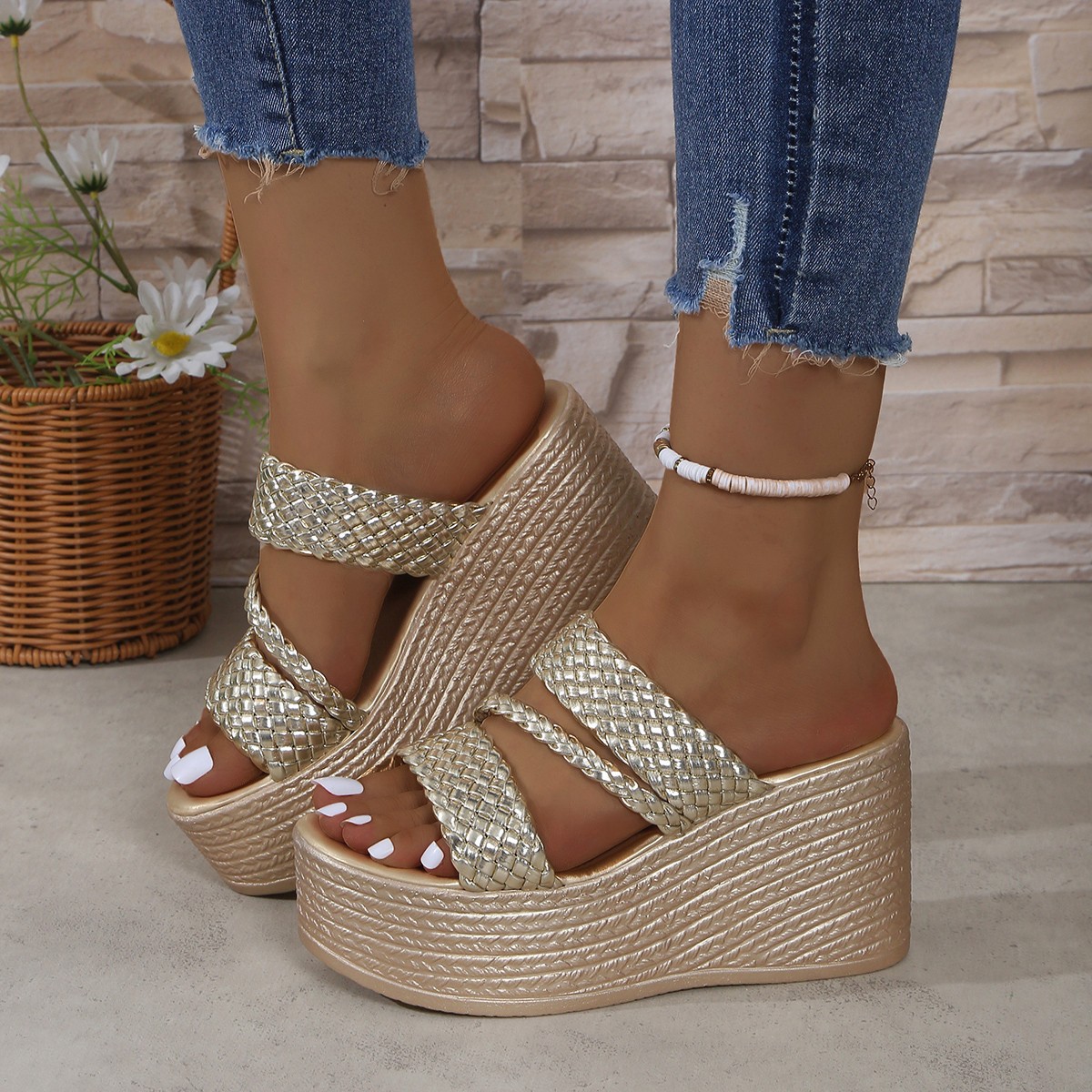 2025 Summer new style slope Heel Fish mouth export 43 large size cool slippers for women, European and American style beach outerwear thick-soled slippers details Picture