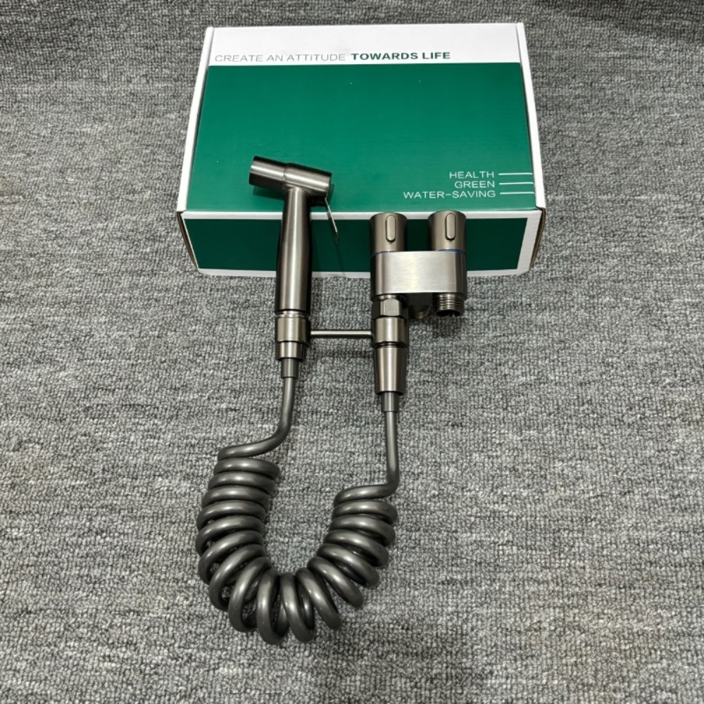 Toilet companion, spray gun flushing valve, one inlet and two outlets, faucet Angle valve with water gun, high-pressure toilet, sanitary women's washbasin, plumbing hardware Application Scenario