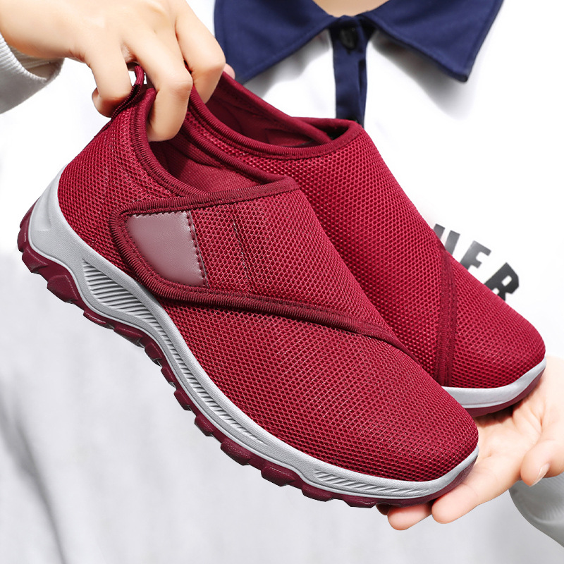 Women's casual shoes, breathable single shoes, old Beijing cloth shoes, Velcro shoes for middle-aged and elderly mothers, soft-soled comfortable women's shoes full figure