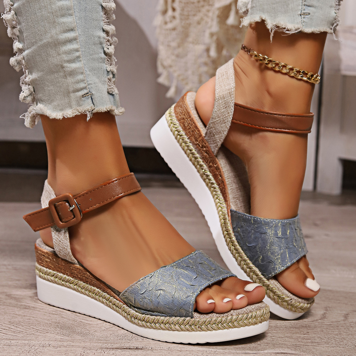 European and American cross-border large-sized wedge and fish-mouth sandals for women's summer, new snap-on outerwear beach sandals on ebay Application Scenario