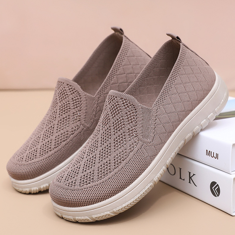 Women's casual shoes, one-step old Beijing cloth shoes, new summer shallow-mouthed flat shoes, soft-soled comfortable mom shoes details Picture