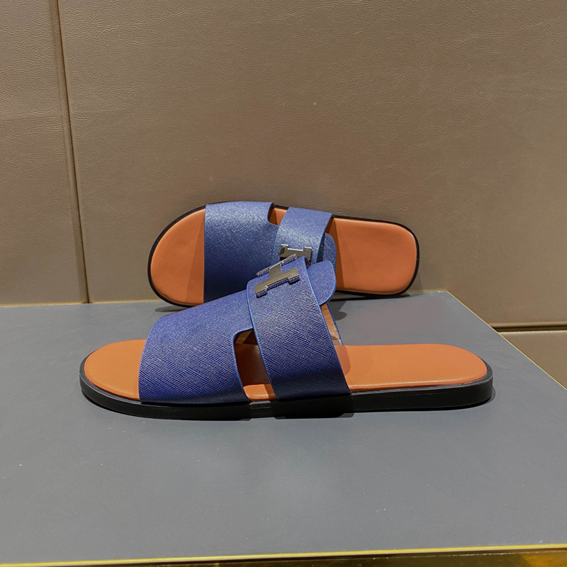 H Family's 2023 men's sandals, a versatile new style of fashionable beach slippers made of cowhide, are available at wholesale prices for export details Picture