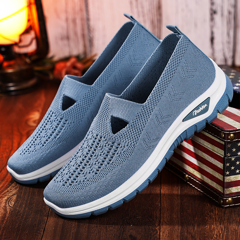 Women's shoes, versatile cross-border large-sized casual shoes, breathable single shoes made of flying fabric, shoes for middle-aged and elderly mothers, and cloth shoes on one foot full figure