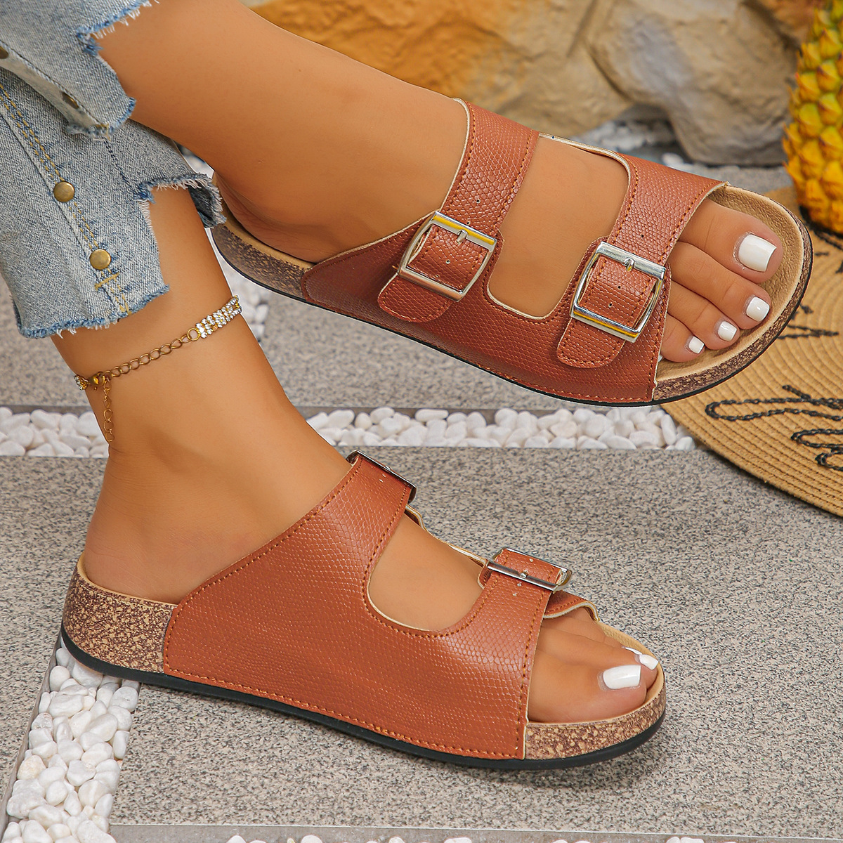 Fashionable and versatile Korean-style thick-soled outerwear slippers, one-shoulder slippers, women's summer outerwear 2025 new anti-slip beach flip-flops full figure