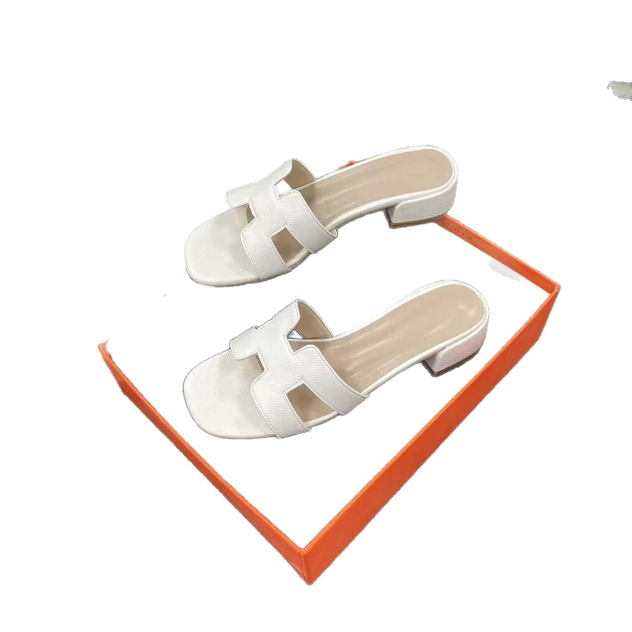 The new summer sandals for women's outerwear in 2025, featuring thick heels for foreign trade, are fashionable, versatile and slimming. They are also suitable for travel and beach cooling Item Picture
