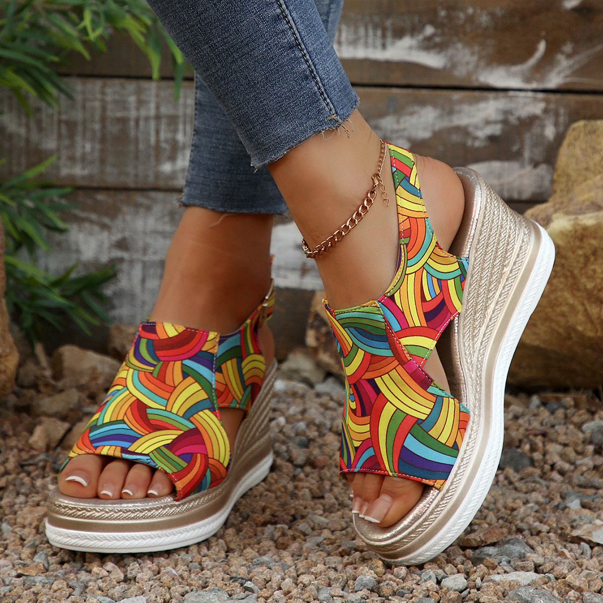 European and American large-sized colorful patterned fish-mouth wedge heel sandals for women, 2025 new style, thick-soled, lightweight buckle sandals Application Scenario