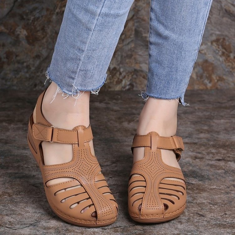 A large quantity of summer vintage women's sandals, sewing clogs, comfortable round-toe women's shoes in multiple color series, size 43 details Picture