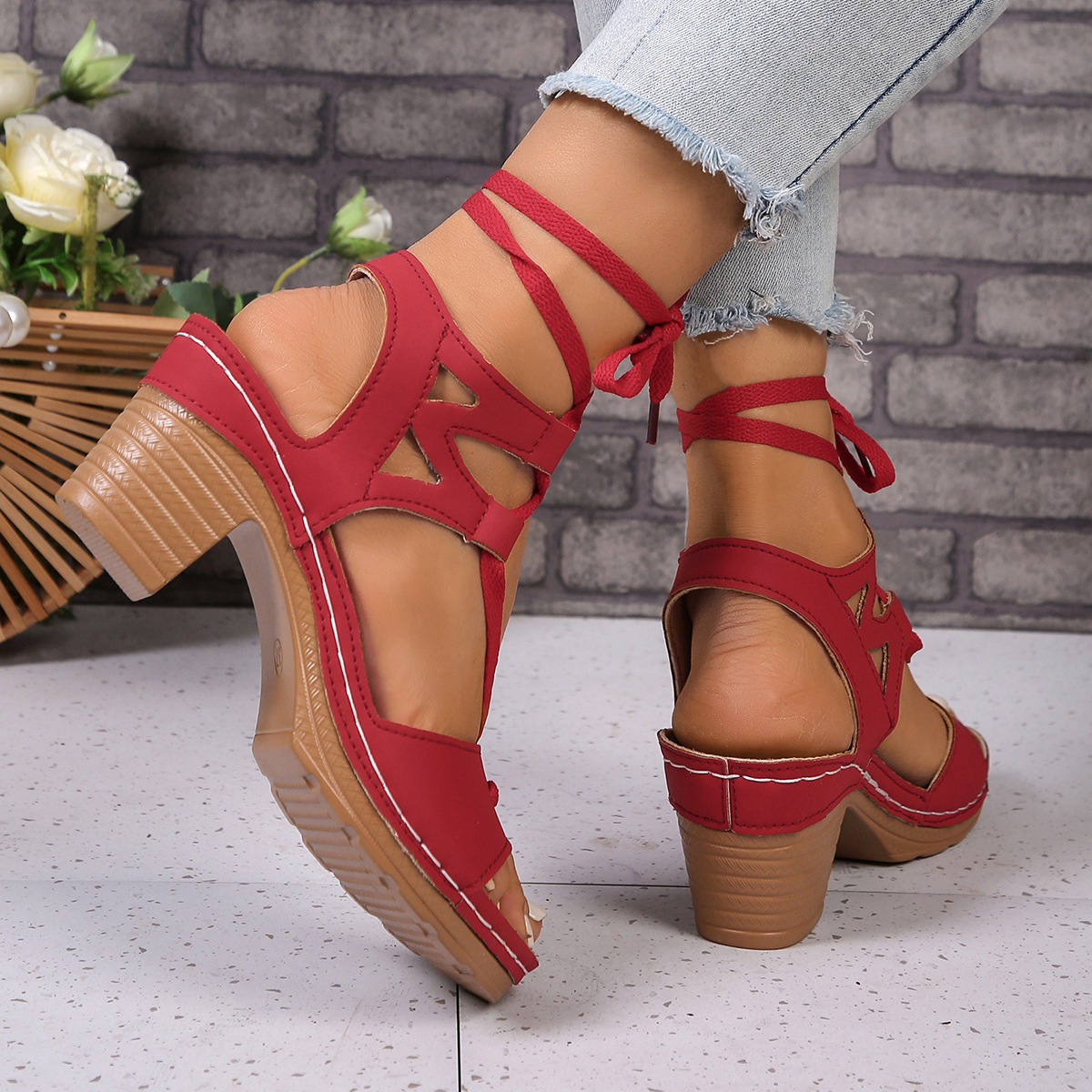 New spring and summer styles of large-sized, thick-heeled sandals for foreign trade, featuring European and American hollowed-out fish-mouth cross straps and elegant high-heeled women's sandals Specification drawing