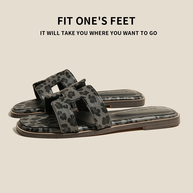 Leopard print slippers for women's summer outerwear fashion 2025 New genuine leather versatile flat flip-flops beach cool slippers details Picture